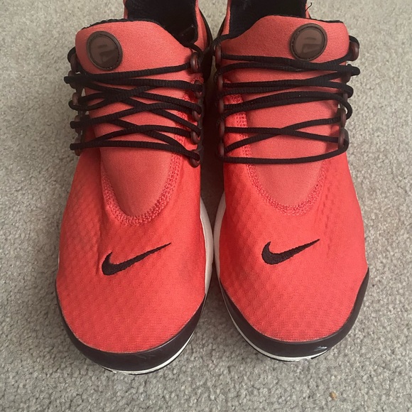 Nike Presto Sneaker - Picture 2 of 3